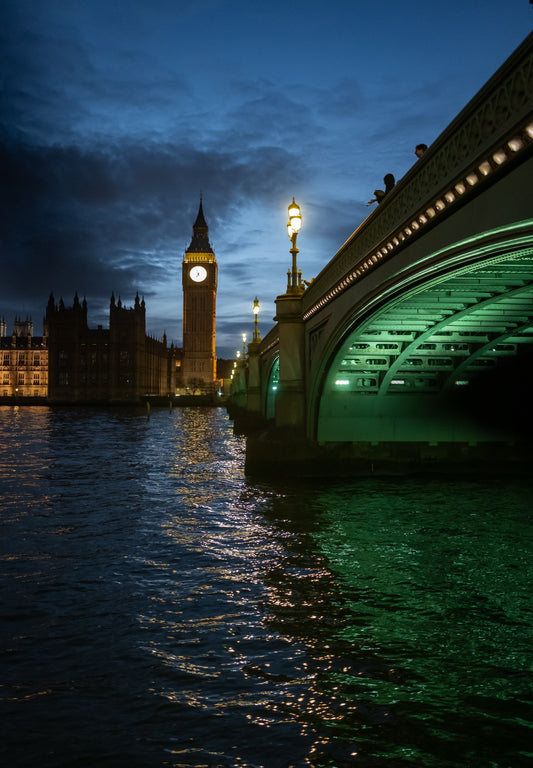 Big Ben beside the glowing Westminster Bridge